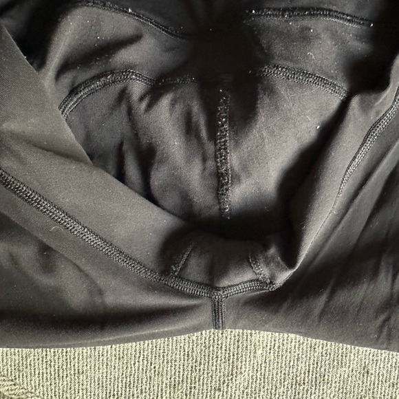 Lululemon black leggings with pockets - Picture 5 of 5